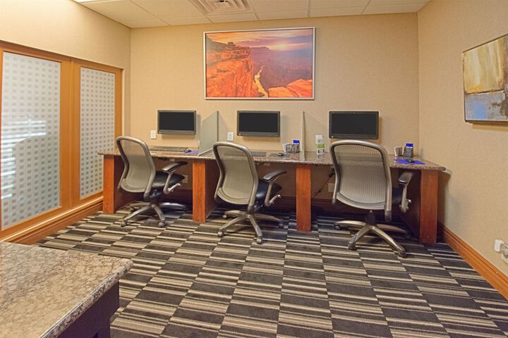 Business Center 58 of 61