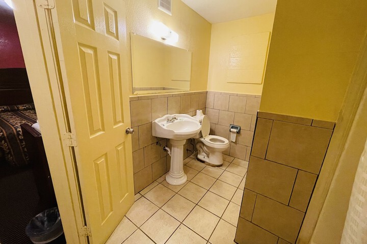 Room 12 of 16