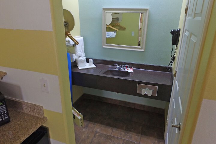 Room 27 of 59