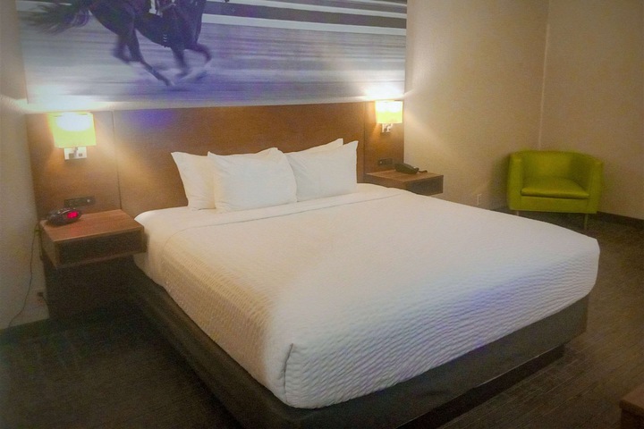 Room 6 of 9