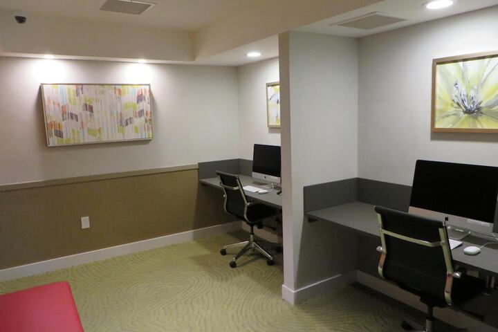 Business Center 26 of 29