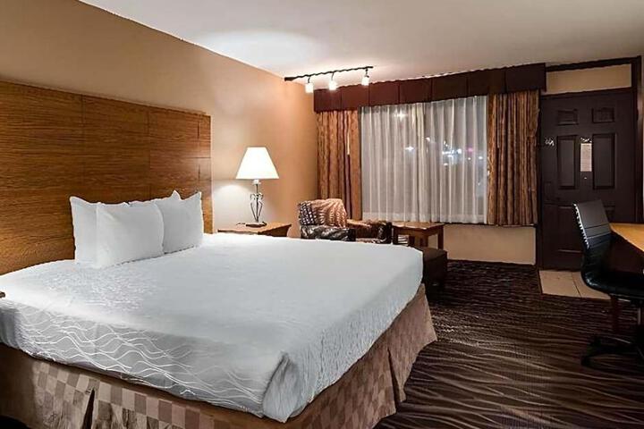 Best Western Plus Saddleback Inn & Conference Center
