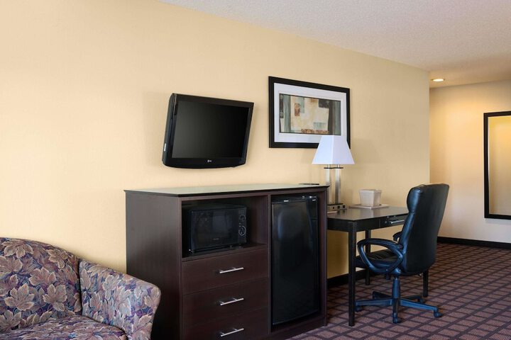 Room 4 of 13