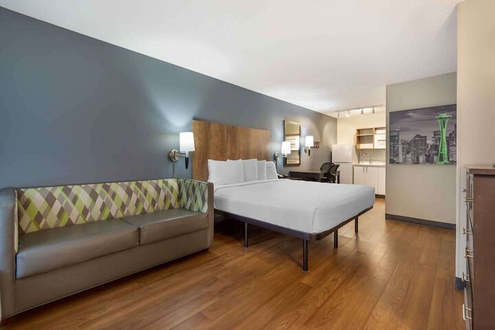 Room 9 of 30