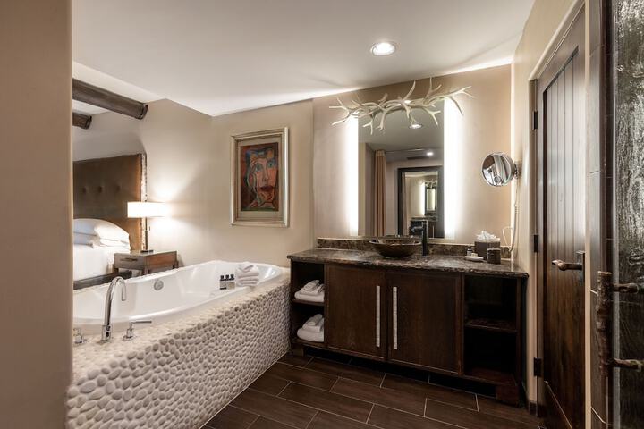 El Monte Sagrado Living Resort & Spa