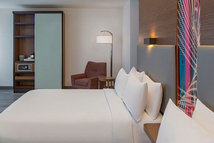 Room 43 of 65