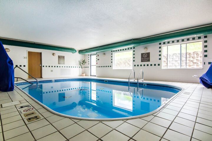 Quality Suites St. Joseph