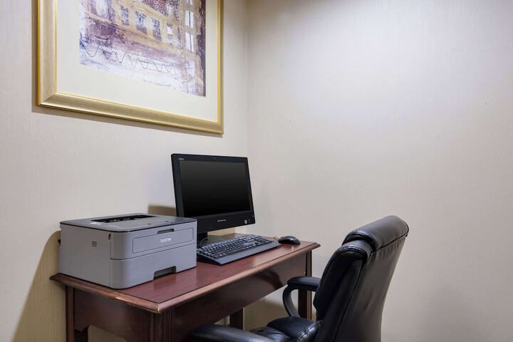 Business Center 40 of 42