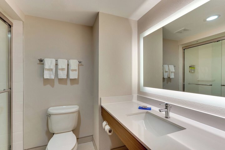 Holiday Inn Express & Suites Waxahachie by IHG