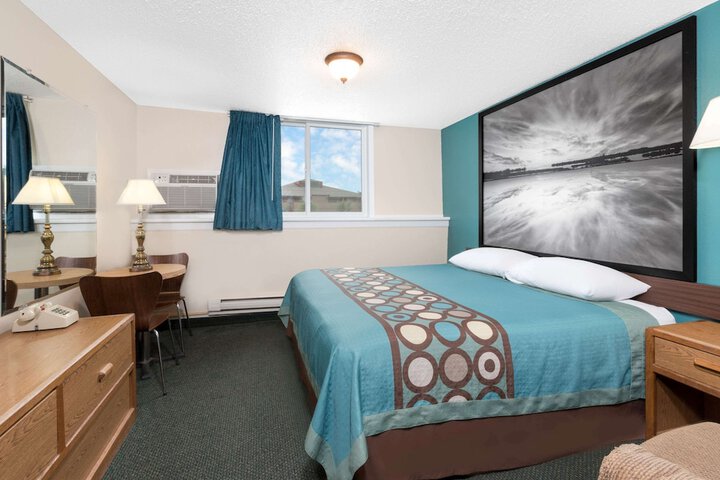 Room 11 of 35