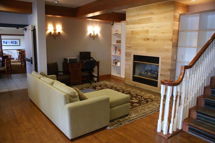 Country Inn & Suites by Radisson Lansing, MI