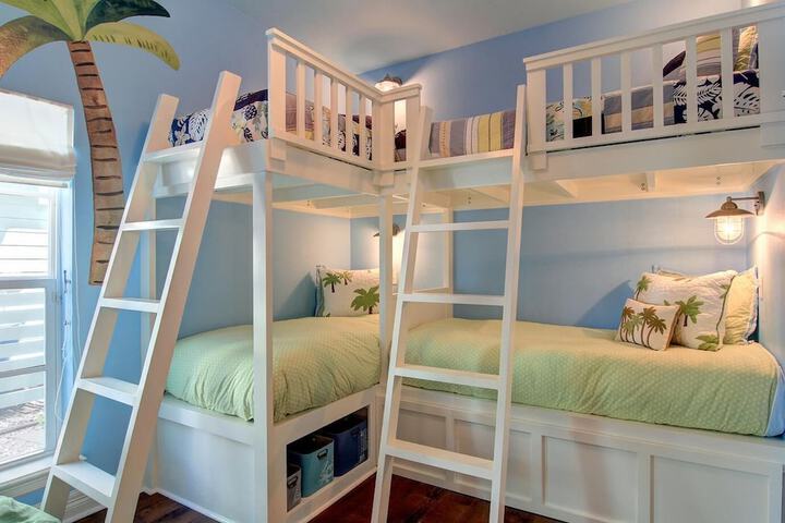 Room 17 of 36