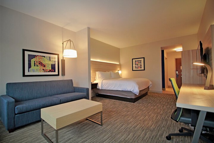 Room 8 of 34