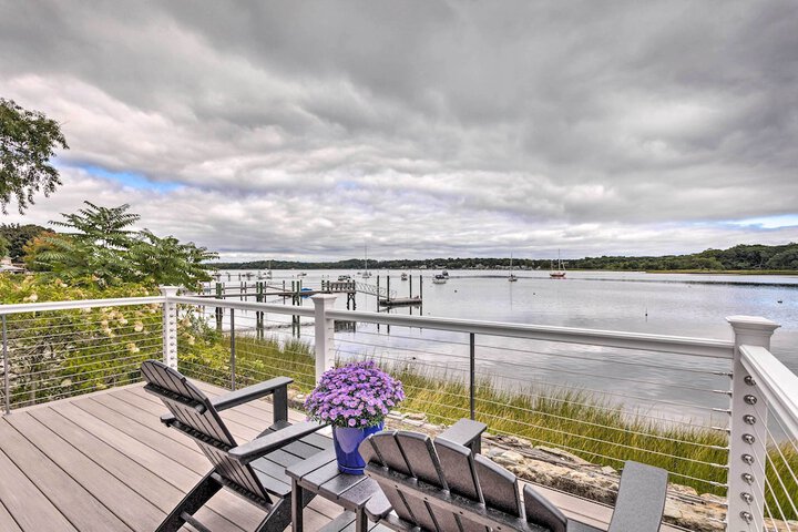Charming Bristol Cottage w / Private Beach!