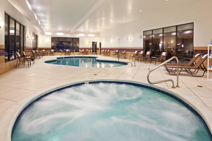 HOLIDAY INN EXPRESS & SUITES ZANESVILLE NORTH by IHG