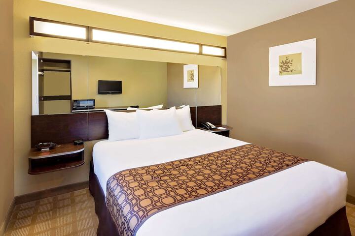 Room 6 of 25