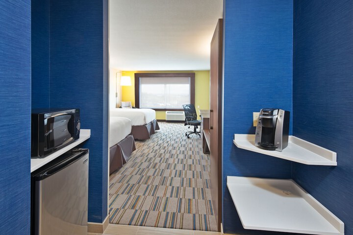 Holiday Inn Express & Suites Uniontown by IHG