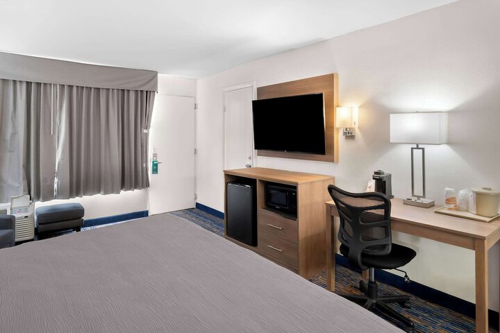 Room 35 of 41