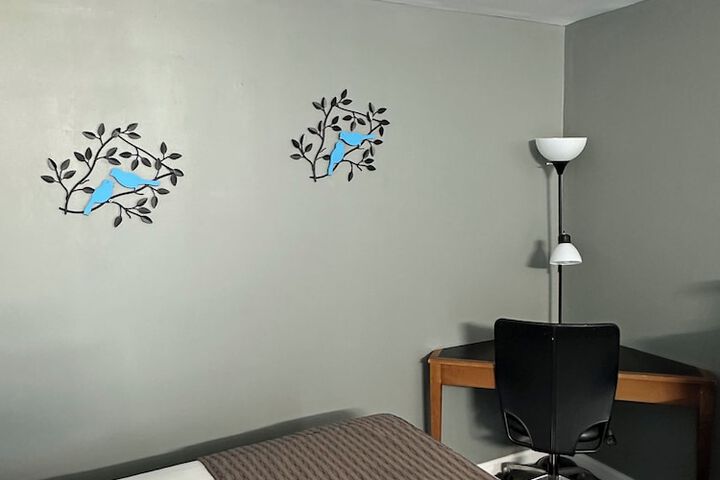 Room 9 of 28