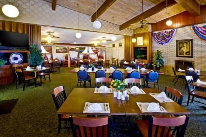 Dining 58 of 87