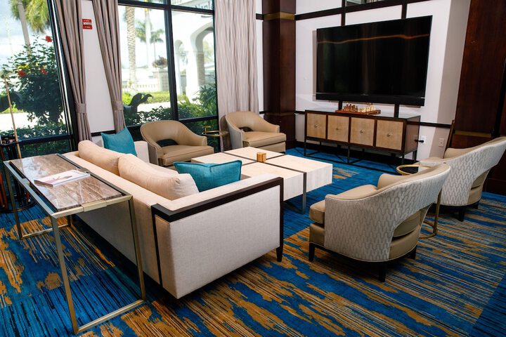 Lounge 85 of 110