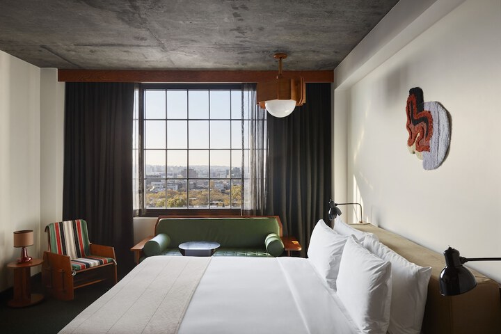 Room 17 of 24