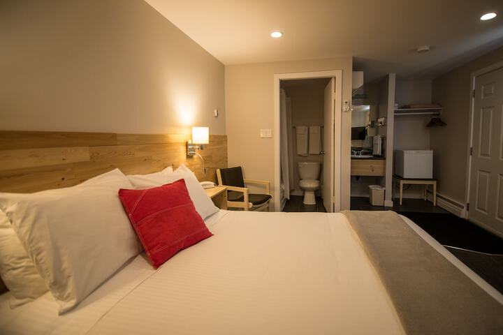 Room 9 of 16