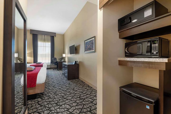 Best Western Plus Lakeview Hotel