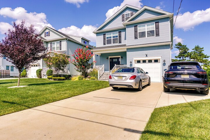 Sleek Long Branch Vacation Rental w / Pool + Patio!