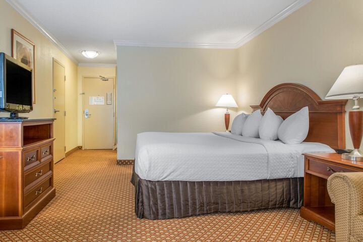 Room 18 of 32