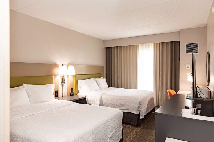 Hampton Inn & Suites Newark Airport Elizabeth