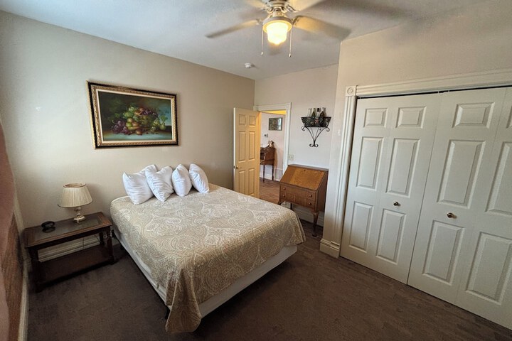 Hermann Crown Suites