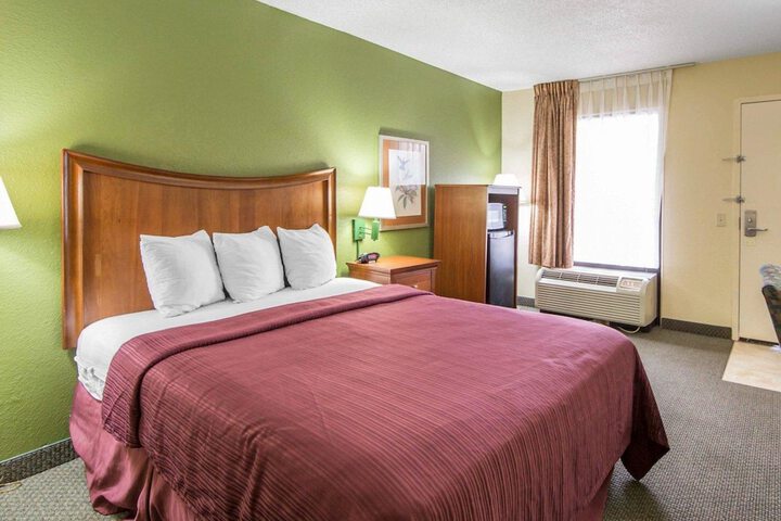 Room 16 of 30
