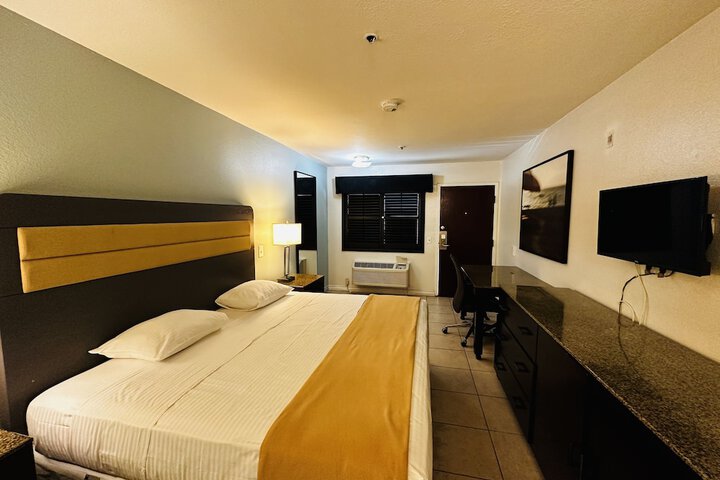 Room 15 of 19