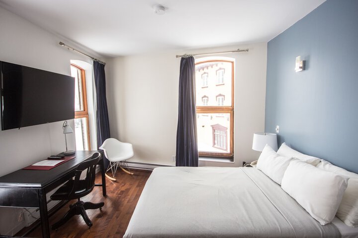 Room 11 of 28