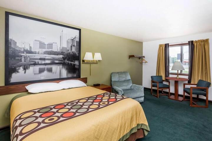 Room 17 of 32