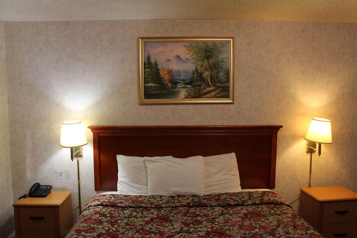Room 13 of 28