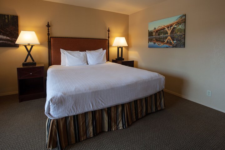Riverside Inn
