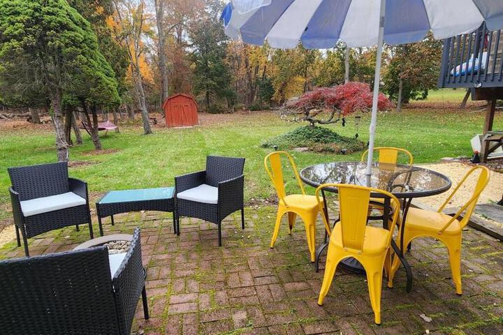 Chic Spacious Apt Near Attractions / Food/EWR/NYC