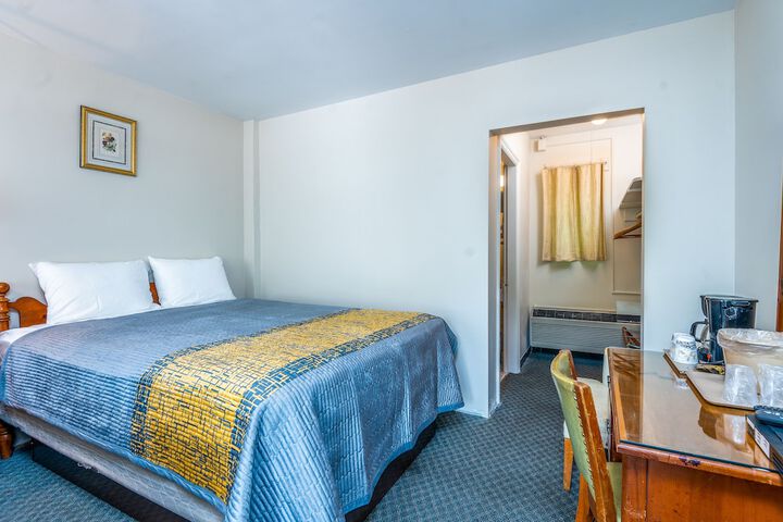 Parkway Inn