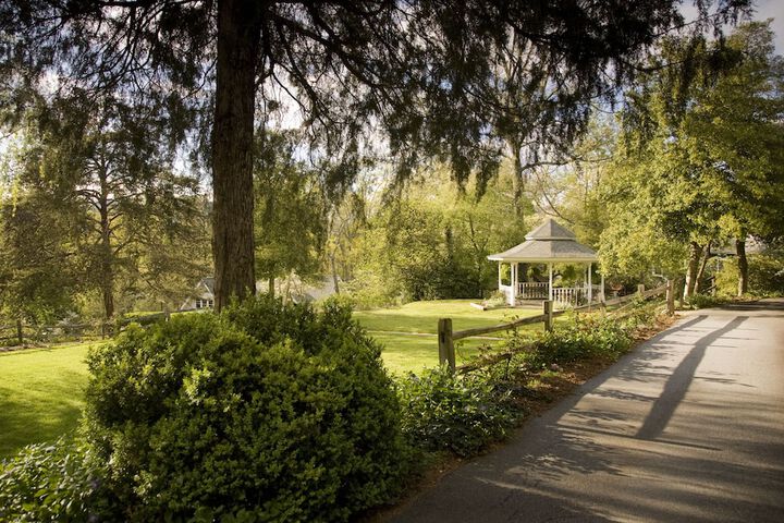 1906 Pine Crest Inn