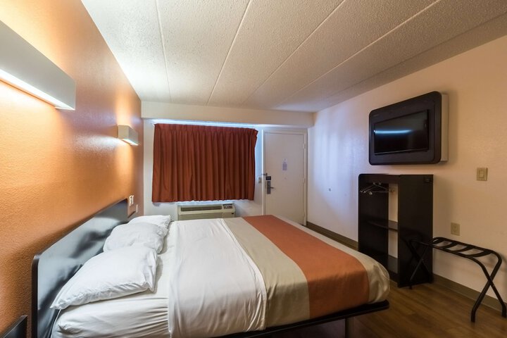 Room 12 of 40