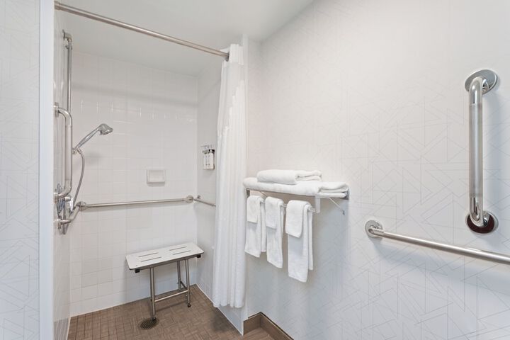 Holiday Inn Express & Suites Cincinnati Riverfront by IHG