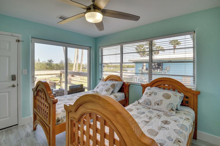 Riverfront Port Orange Home w / Dock & Slip!