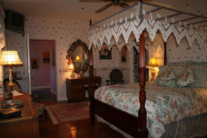 Heron Cay Lakeview Bed & Breakfast Inn