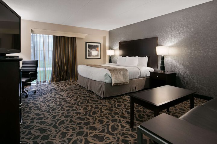 Room 10 of 30