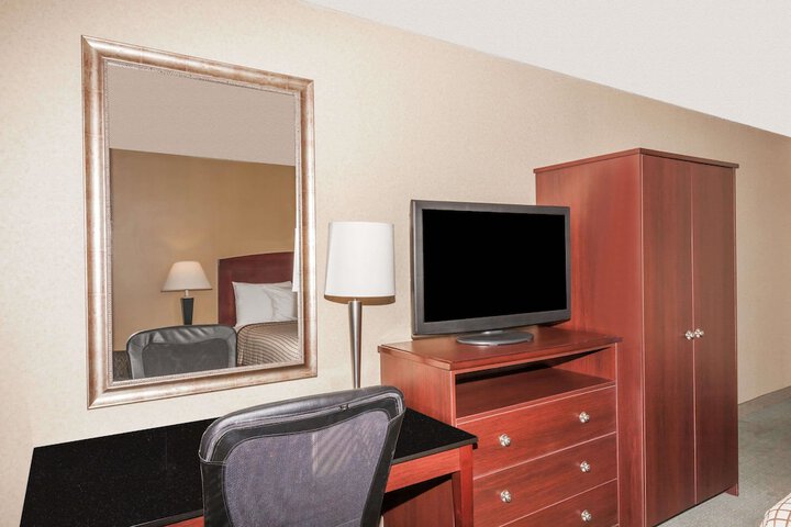 Room 10 of 24