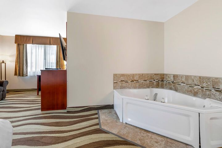 Quality Inn & Suites Stoughton - Madison South