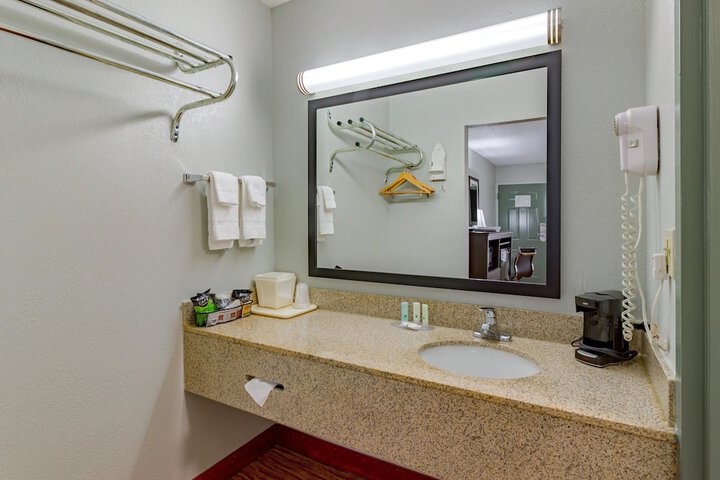 Room 21 of 33
