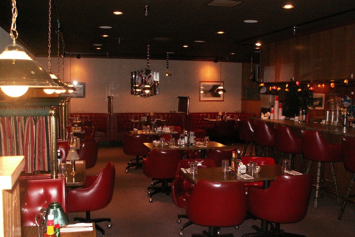 Lounge 38 of 43